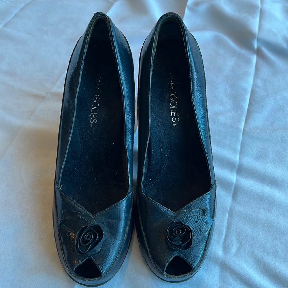 Navy Blue Aerosoles peep toe shoes